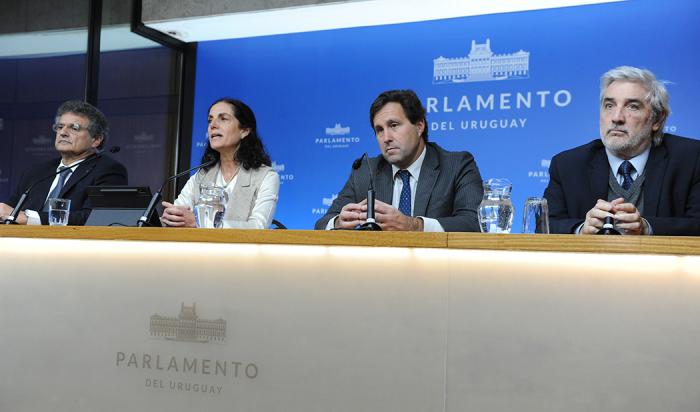Conferencia del equipo económico de gobierno en el Parlamento