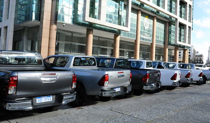 Presentación de camionetas para las inspecciones departamentales de Primaria