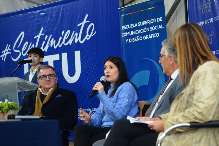 Conmemoración del 45.° aniversario de la Escuela Superior de Comunicación Social y Diseño Gráfico