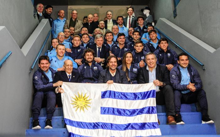 Presidente Lacalle Pou con deportistas que participarán en las Olimpíadas de París 2024