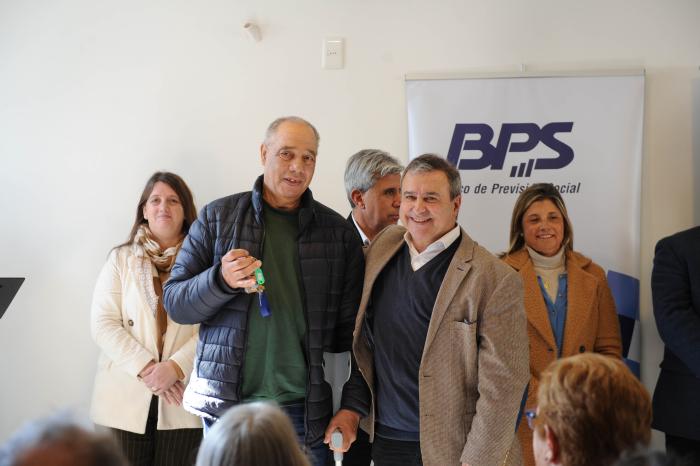 Entrega de viviendas para jubilados y pensionistas del BPS