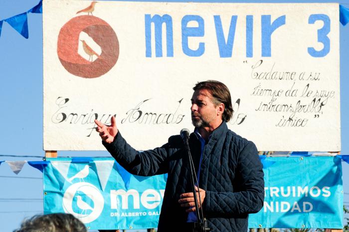 Presidente Lacalle Pou en la inauguración de viviendas en el departamento de Tacuarembó.