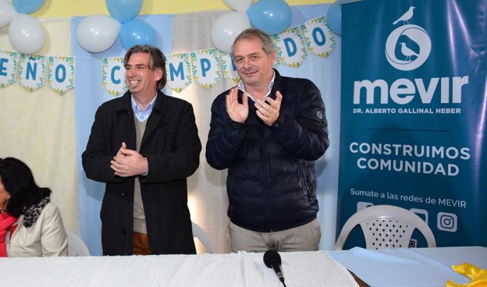 Entrega de escrituras colectivas de Mevir en Chamizo