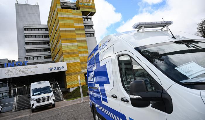 ASSE entregó 8 ambulancias especializadas para ampliar la cobertura asistencial
