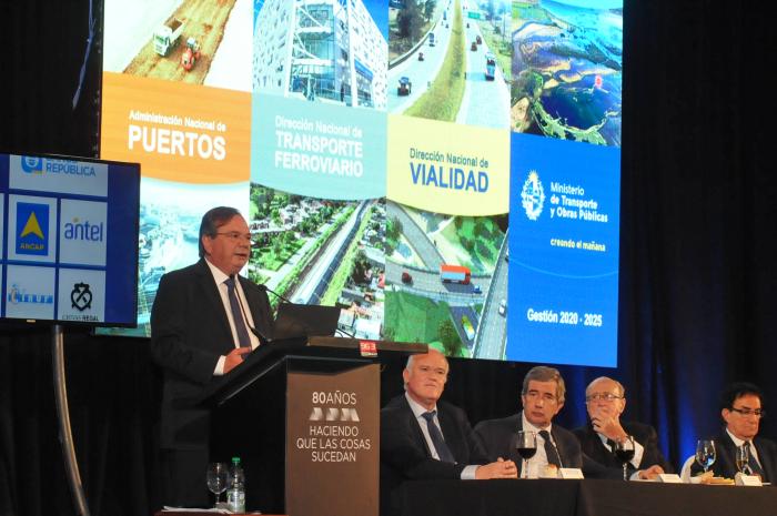 Ministro de Transporte y Obras Públicas, José Luis Falero en ADM