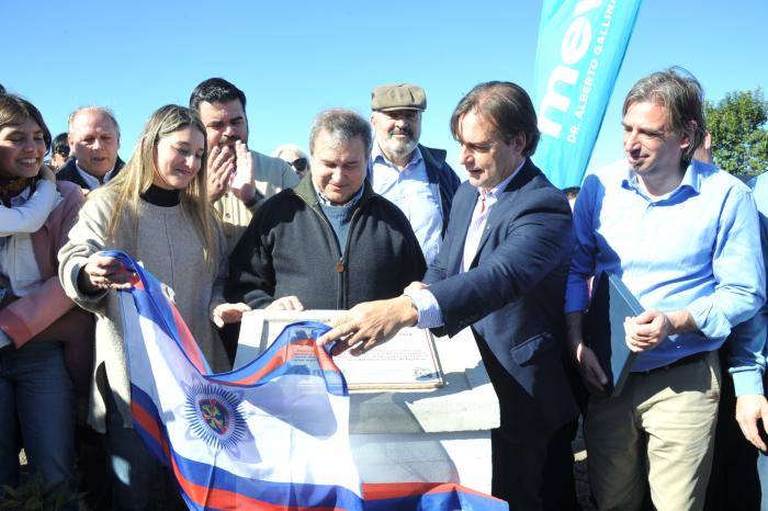 Presidente Lacalle Pou en inauguración de Mevir en Guichón