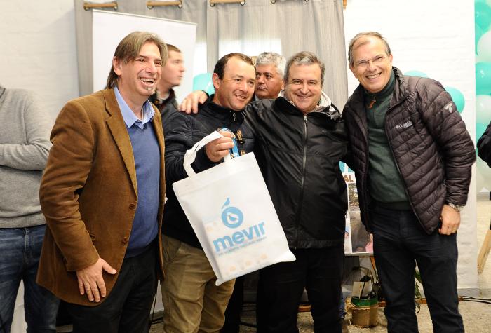 Mevir inauguró 17 viviendas sustentables en madera en Las Flores que beneficiará a 70 personas