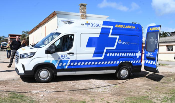 ASSE entrega ambulancias especializadas en Rocha