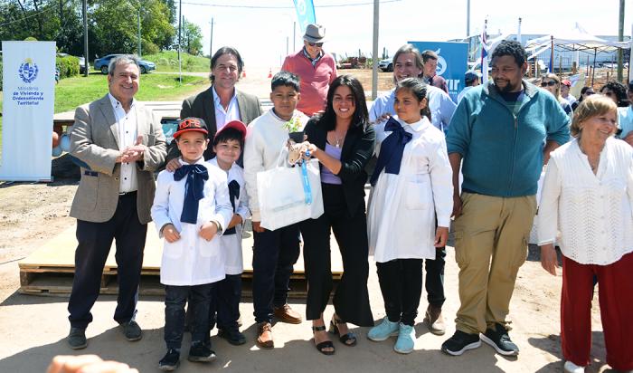 Presidente Lacalle Pou en inauguración de Mevir en Paso de los Mellizos