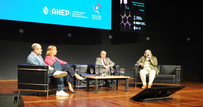 Unos 270 estudiantes de bachillerato experimentaron el trabajo de científicos e investigadores