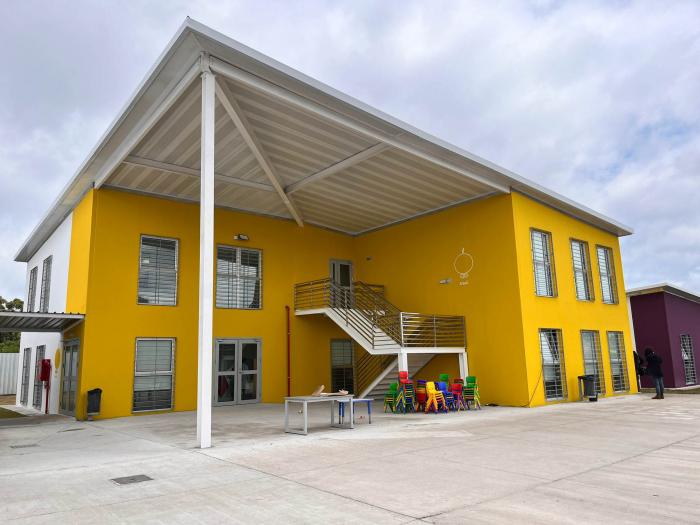 Inauguración de escuela y jardín de infantes en Punta de Manga