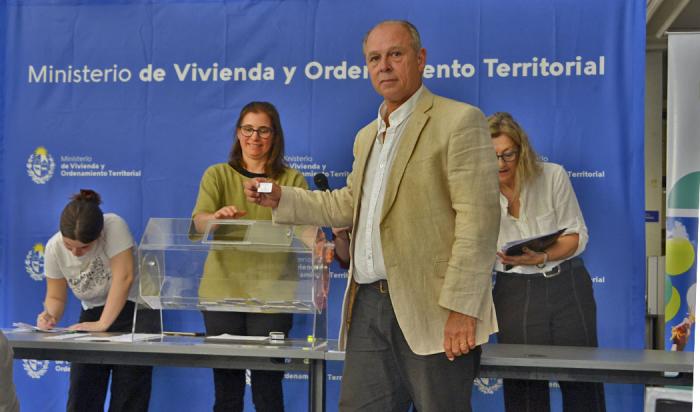 Unas 80 familias accedieron a viviendas en modalidad alquiler con opción a compra en Montevideo