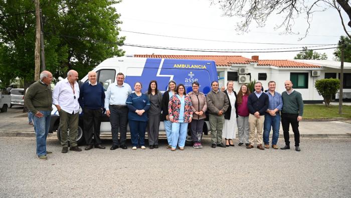 Entrega de una ambulancia de ASSE en Paysandú