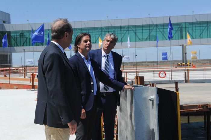 Presidente Lacalle Pou en inauguración de terminal de pasajeros en Colonia