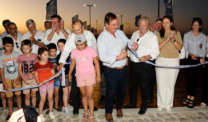 Inauguración del muelle General Flores en Nueva Palmira