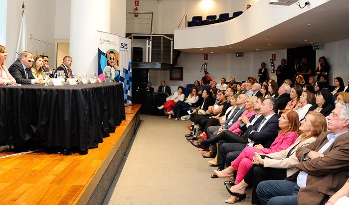 Presidente Lacalle Pou en firma de convenio entre BPS y FNR