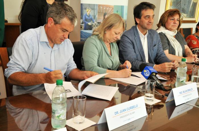 Firma de convenio entre UTE y ANP para realizar adaptaciones en el puerto de Colonia 