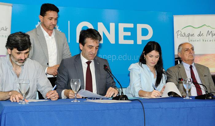 Firma de convenio de cooperación entre ANEP y UTE