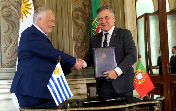 Firma de acuerdo entre Uruguay y Portugal
