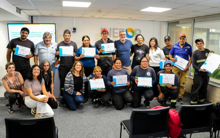 Entrega de certificados a clasificadores capacitados en Inefop