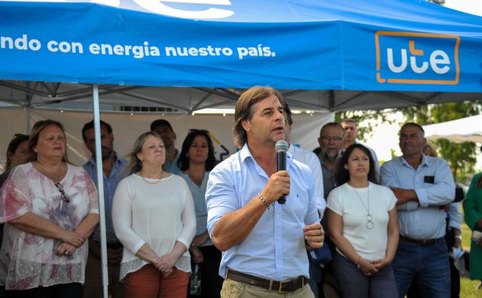 Presidente Lacalle Pou en inauguración de obras de electrificación en Ciudad del Plata