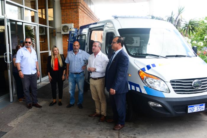 ASSE entrega ambulancia a Hospital de Canelones
