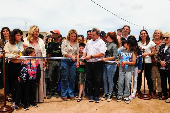 Ceremonia de entrega de 32 viviendas del plan Avanzar en Trinidad, Flores