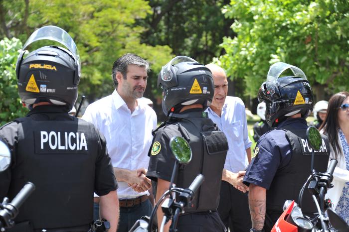 Imágenes en la entrega de 120 nuevas motos para el Ministerio del Interior