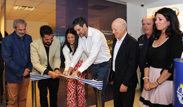 Inauguración de oficina de Migración en Costa Urbana Shopping