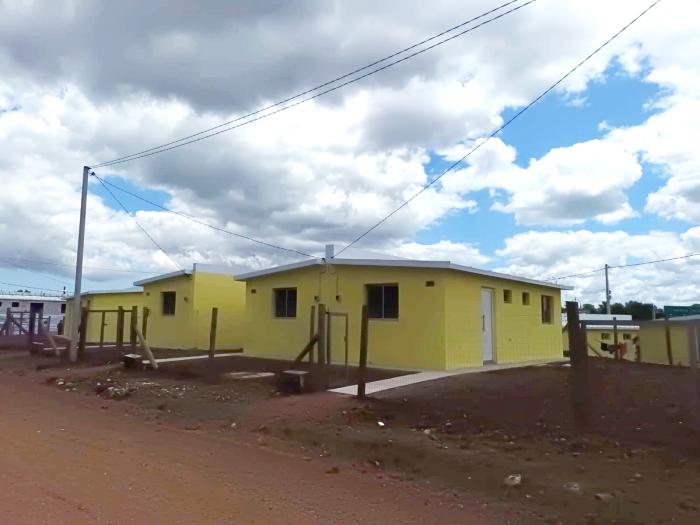 Ministerio de Vivienda entregó viviendas en barrio Maracaná Sur en Montevideo