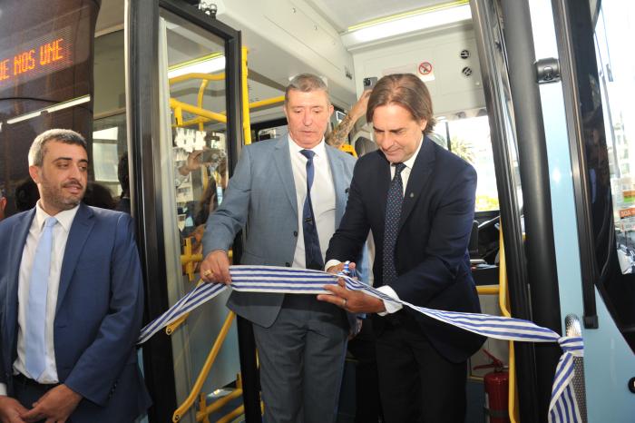 Presidente Lacalle Pou en presentación de buses eléctricos interdepartamentales