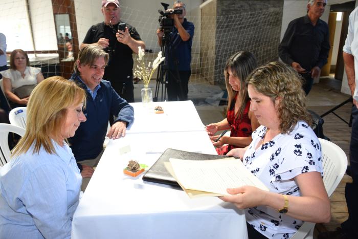 Escrituración colectiva de viviendas de Mevir en Soriano
