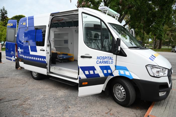 Hospital de Carmelo cuenta con nueva ambulancia especializada