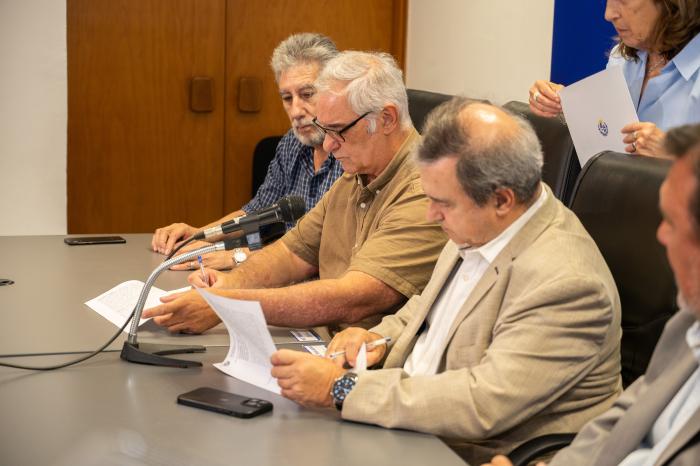 Firma de convenio entre MVOT y Fucvam