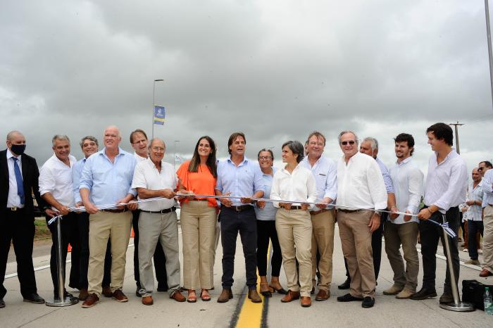 Presidente Lacalle Pou en inauguración de obras de rehabilitación de la ruta n.° 8