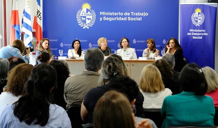 Ceremonia para la reinstalación de la Comisión Tripartita