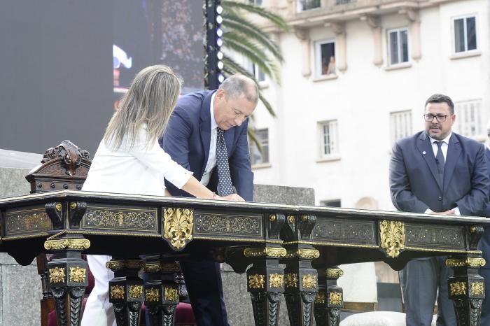Presidente Yamandú Orsi impuso a ministros y otros jerarcas en sus cargos