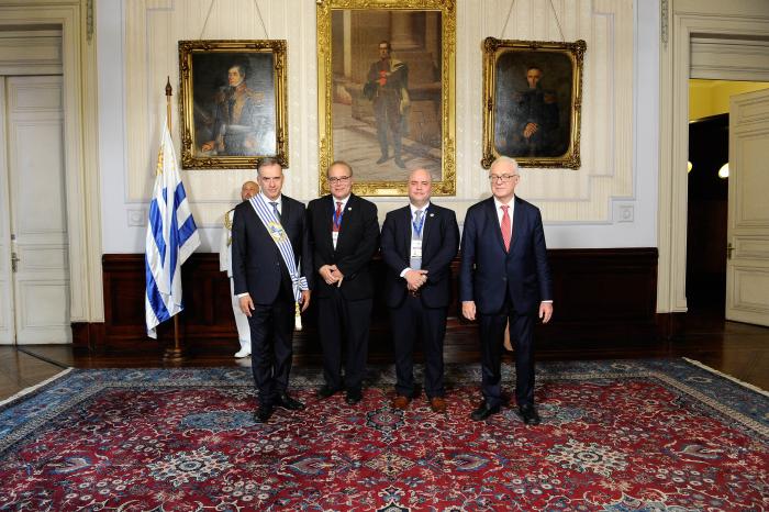 Yamandú Orsi recibió saludos protocolares de autoridades nacionales y extranjeras