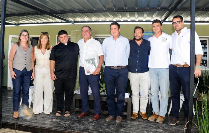 Autoridades del MVOT y la ONG Rancho Cero
