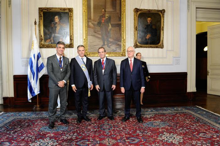 Yamandú Orsi recibió saludos protocolares de autoridades nacionales y extranjeras