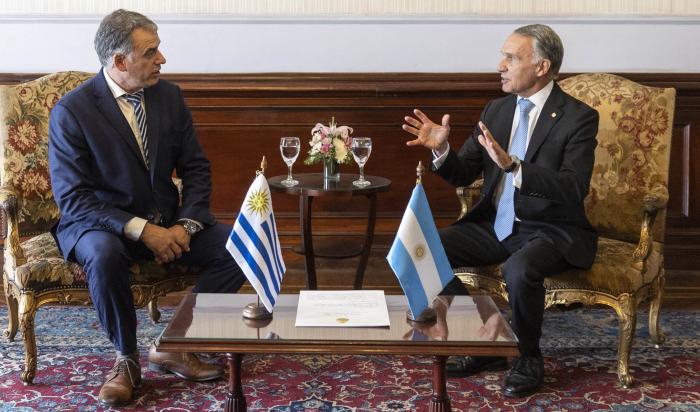 Orsi recibió cartas credenciales del embajador de la República Argentina