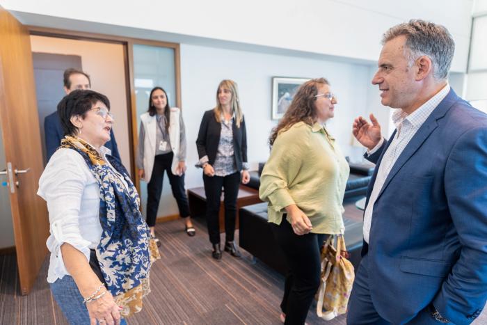 Presidente Orsi con familias de la Federación de Autismo del Uruguay
