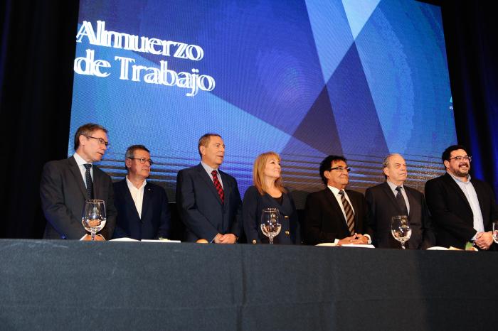 Presidenta en ejercicio, Carolina Cosse en disertación de ADM