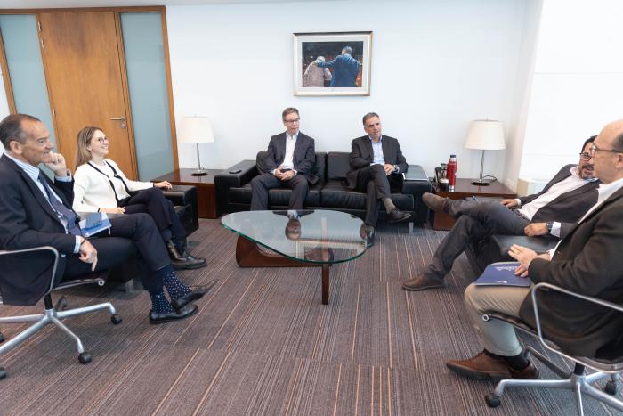 Presidente Yamandú Orsi recibió a integrantes de la Cámara de Comercio y Servicios del Uruguay