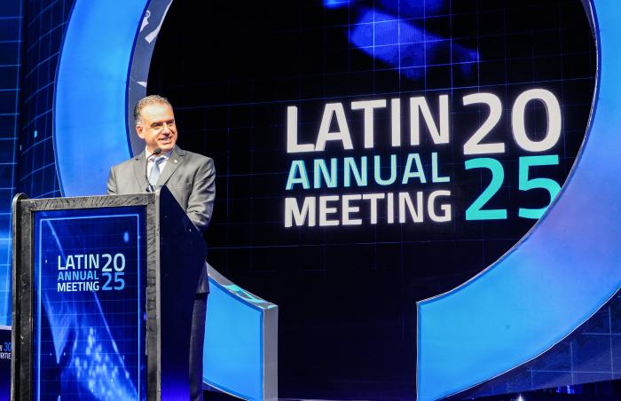 Presidente Yamandú Orsi en el Latin Annual Meeting