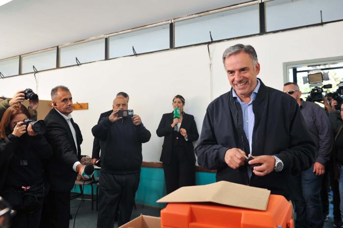 Presidente Orsi votó en Canelones
