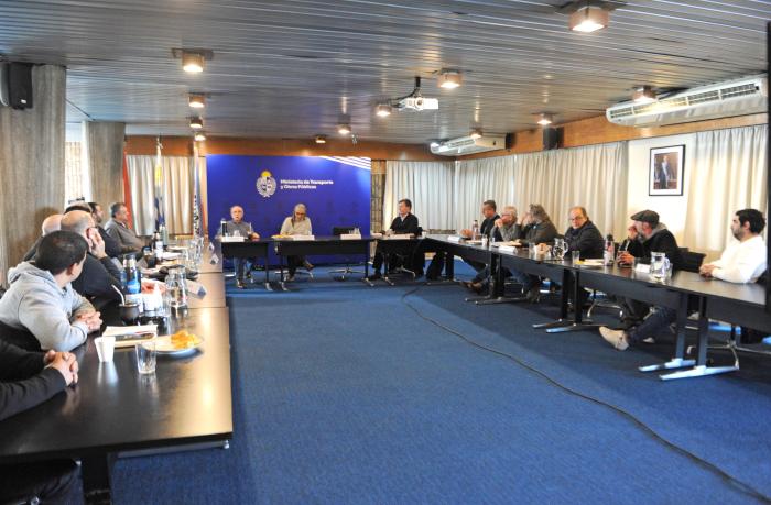 Reunión entre autoridades del MTOP y sindicatos del transporte
