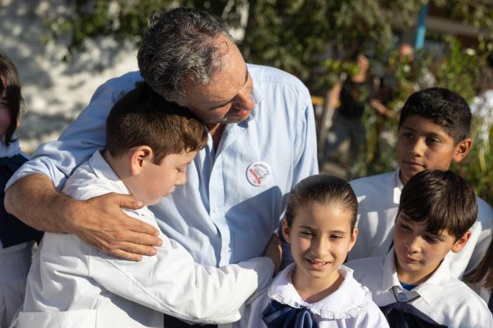 Presidente Yamandú Orsi en escuela n.° 10 de Mercedes