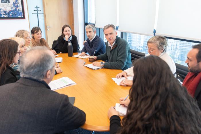 Presidente Yamandú Orsi con autoridades de la educación