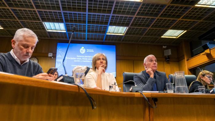 Ministro del Interior planteó acuerdos políticos amplios por crisis estructural del sistema carcelar